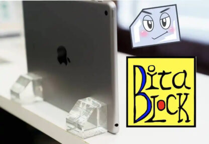 タブレットをビタブロックで支えている使用例